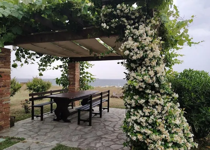 펜션 Seafront Dream With Private Garden Gazebo