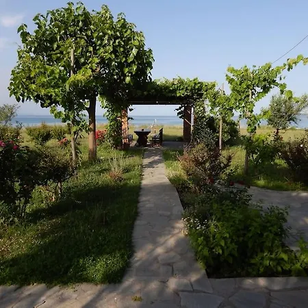Seafront Dream With Private Garden Gazebo 펜션