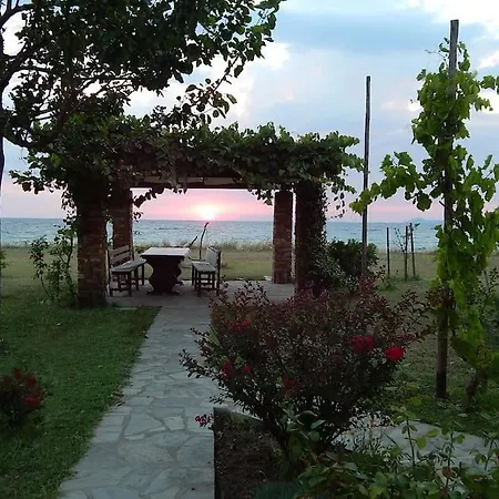 Seafront Dream With Private Garden Gazebo 펜션 *